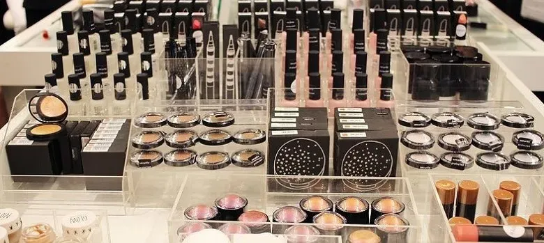 High-End-Fashion-and-Makeup-Collections-1